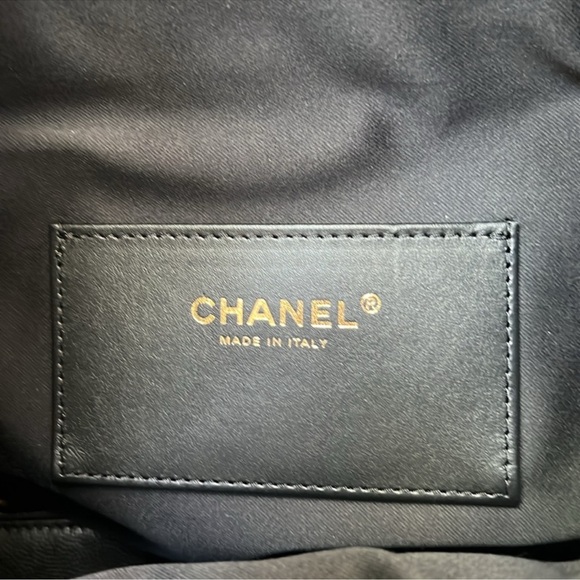 NEW✨ Chanel 25 Leather Hobo Bag Medium - Black - Picture 13 of 15